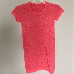 Lululemon swiftly tech top size 2